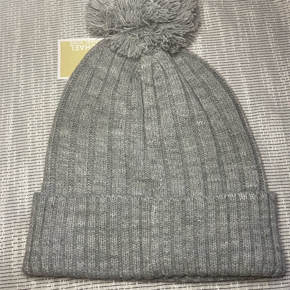 NWT! Michael Kors - Light gray pom-pom knit hat. One size fits all - Picture 2 of 4